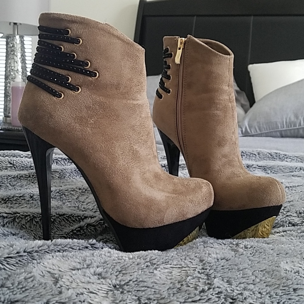 LUICHINY  tan color  ankle boot size 8